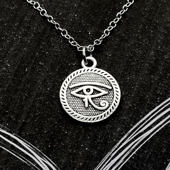 Baroque Vintage Jewelry - Eye of Horus Silver Talisman Necklace